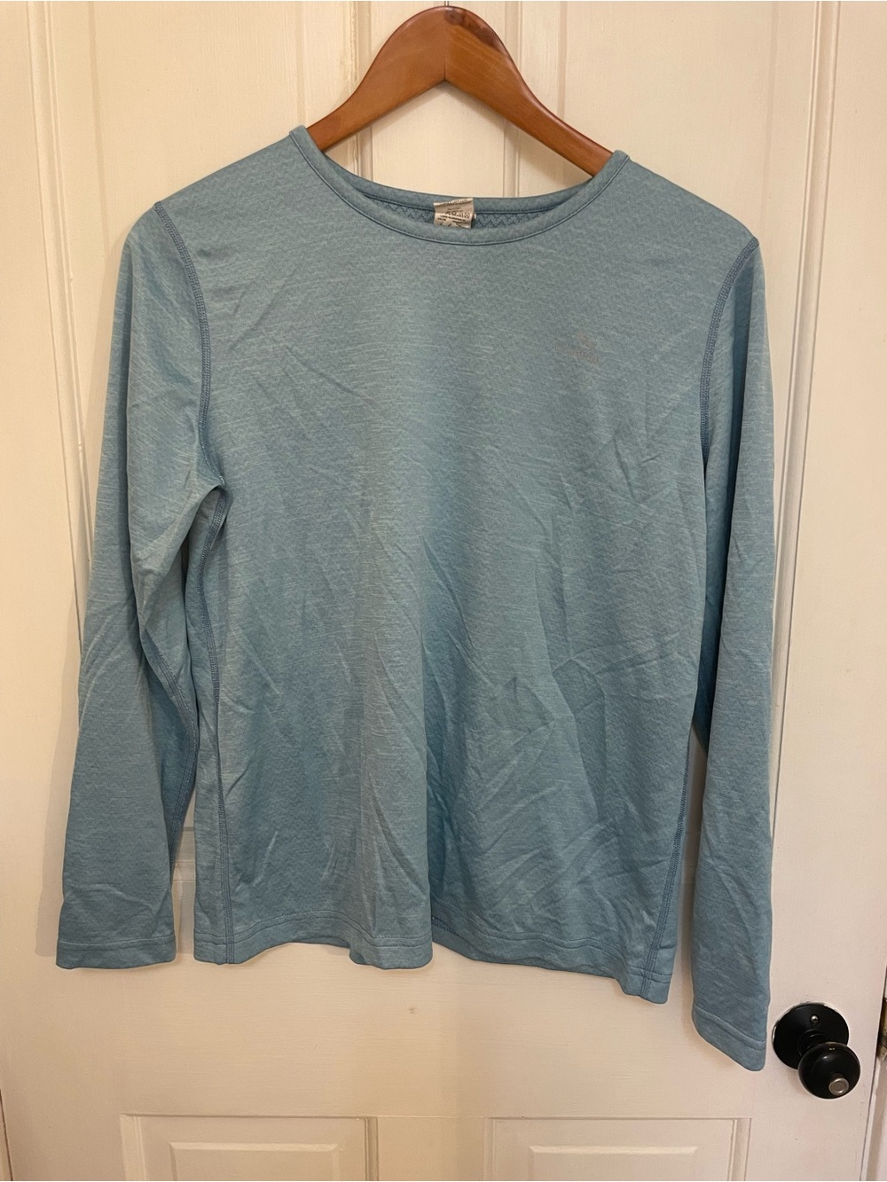 L.L. Bean Women's Light Blue Long Sleeve Crewneck Tee